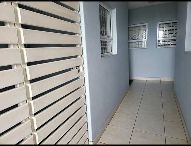 2 BEDROOM APARTMENT FOR SALE IN UMHLANGA RIDGE